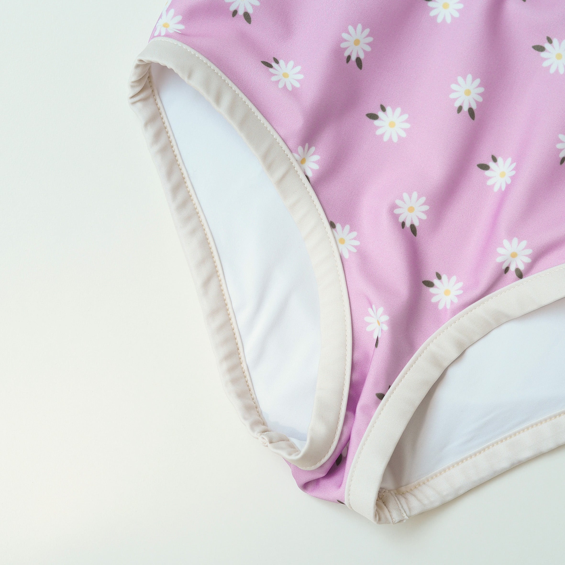 Mädchen UV Badeanzug Ruffle Florence - Lila mit Gänseblümchen