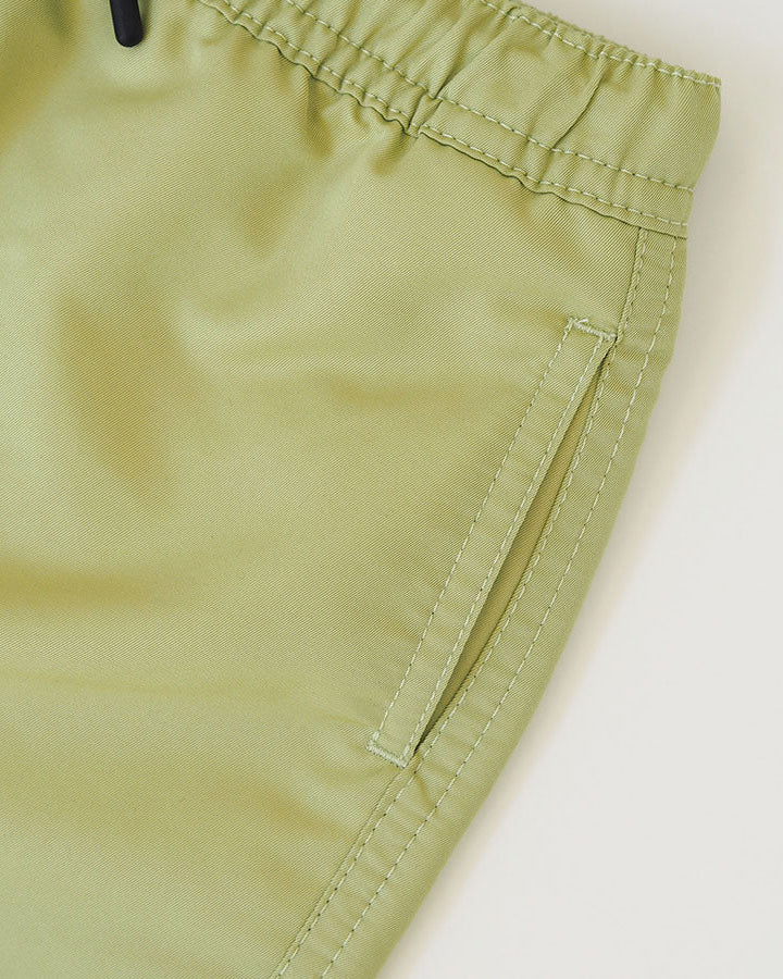 Männer UV Badeshort Pistazie Grün - einfarbig